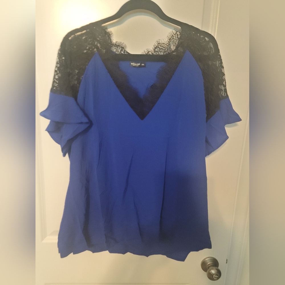 Blue and black lace blouse size. 2xl. I give bundle discounts